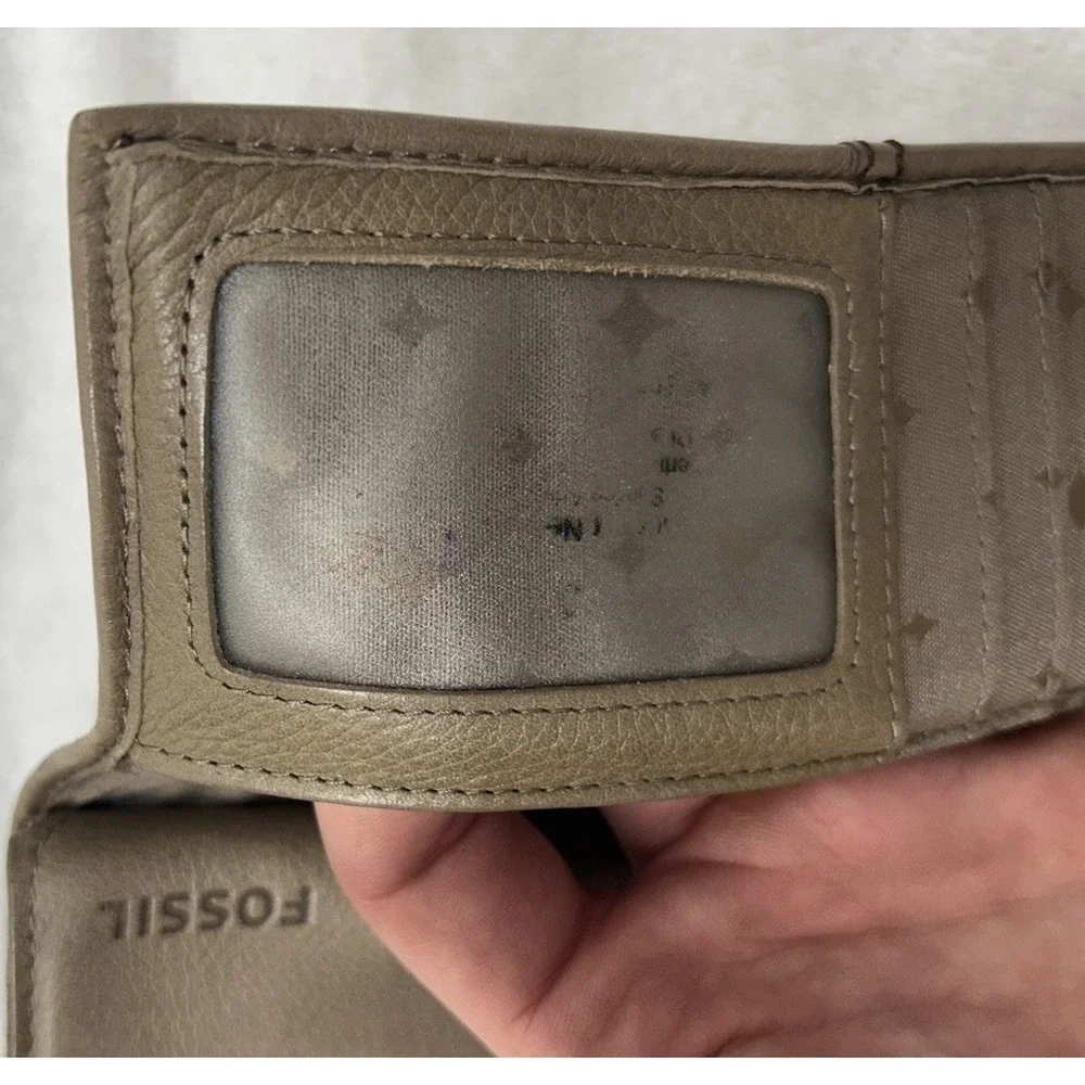 Fossil Womens Maddox Brown Leather Trifold Clutch Wallet